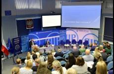 Prezentacja starszego inspektora pracy - głównego specjalisty Łukasza Paronia.